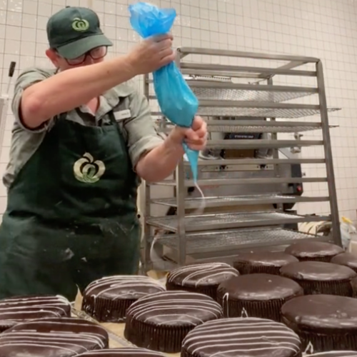 Viral Video Shows How Woolies Mudcakes Are Made & It's SO Satisfying