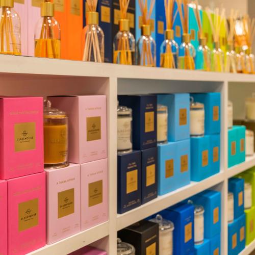 Candles vs. Reed Diffusers – Which is the best for you?
