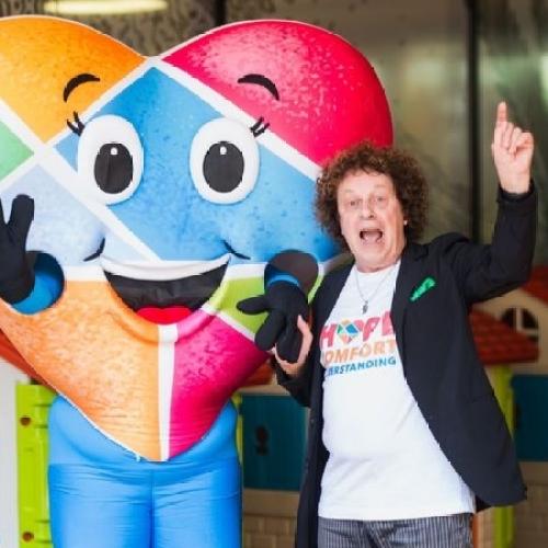 We Catch Up With Leo Sayer About Can Give Day