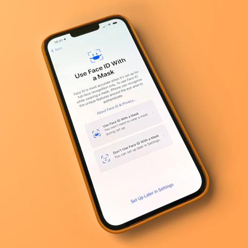 The New IPhone Update Allowed Face ID To Work With Face Masks On!