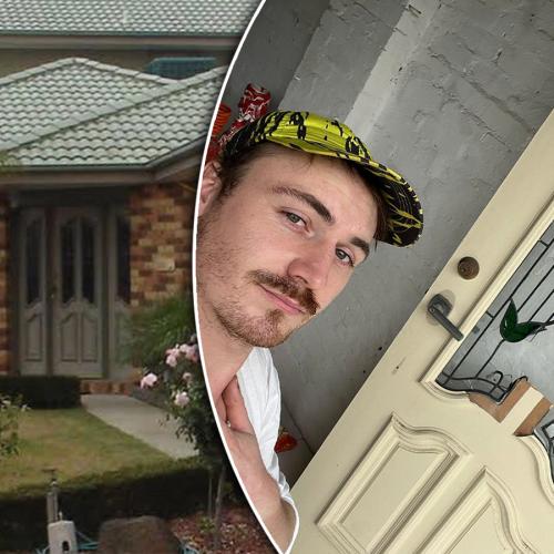 Kath & Kim Super Fan Salvaged The Door From The Day-Knight House Before It Was Demolished