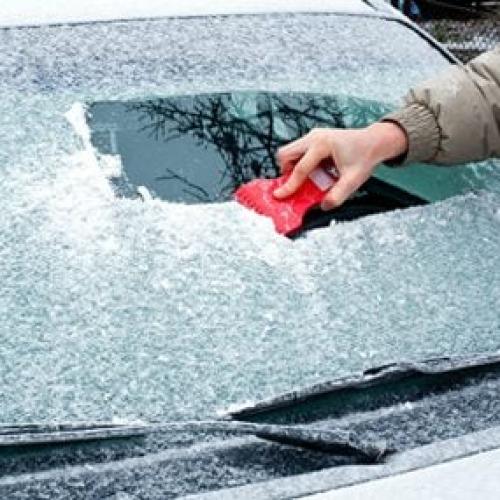 Thieves target defrosting cars in Canberra driveways