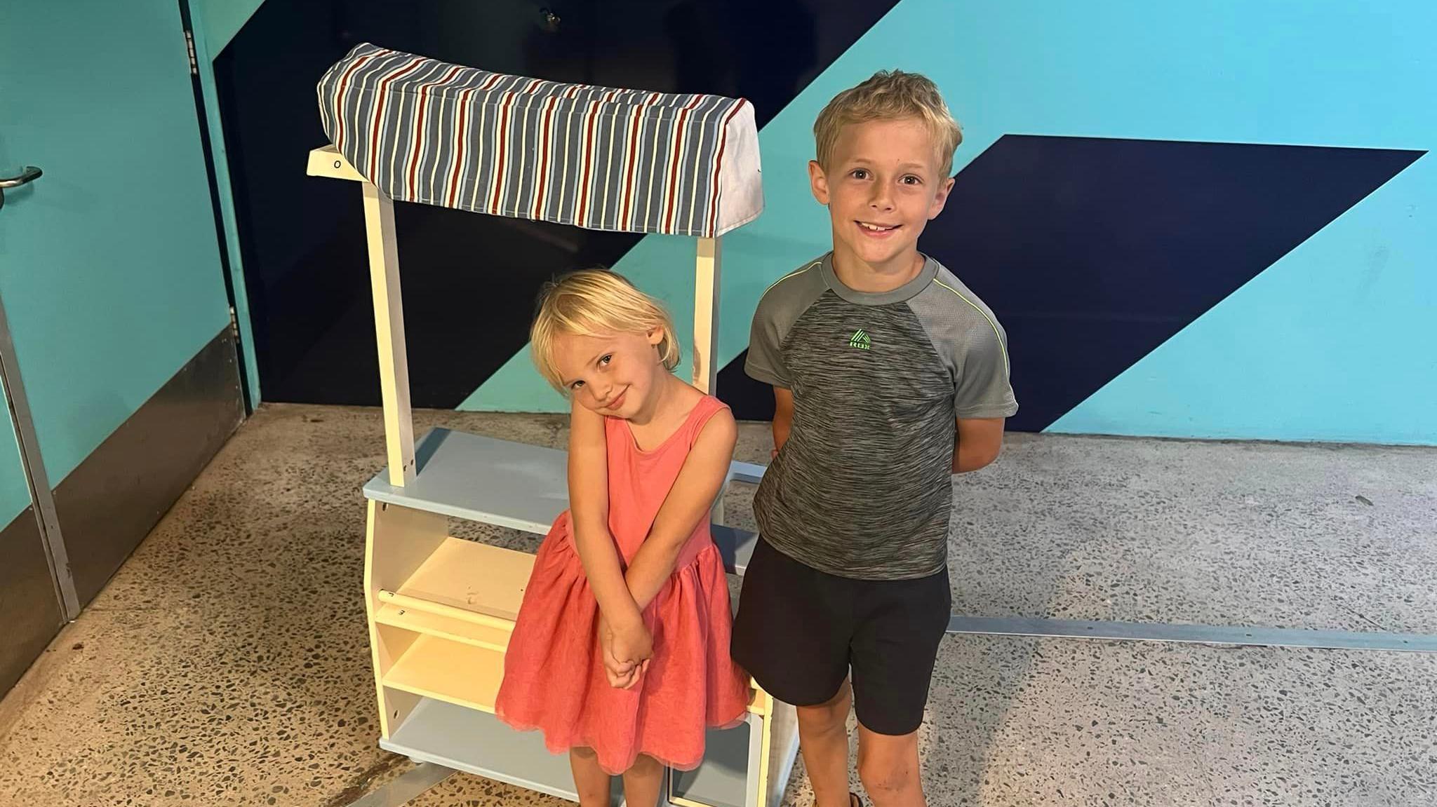 stolen-lemonade-stand-reunited-with-its-owners