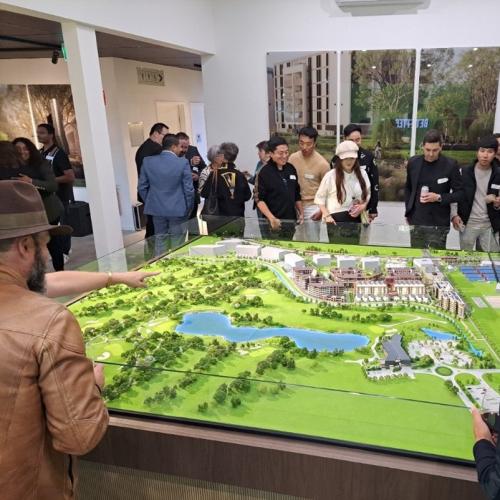WHO MAKES THOSE COOL REAL ESTATE DISPLAY MODELS?